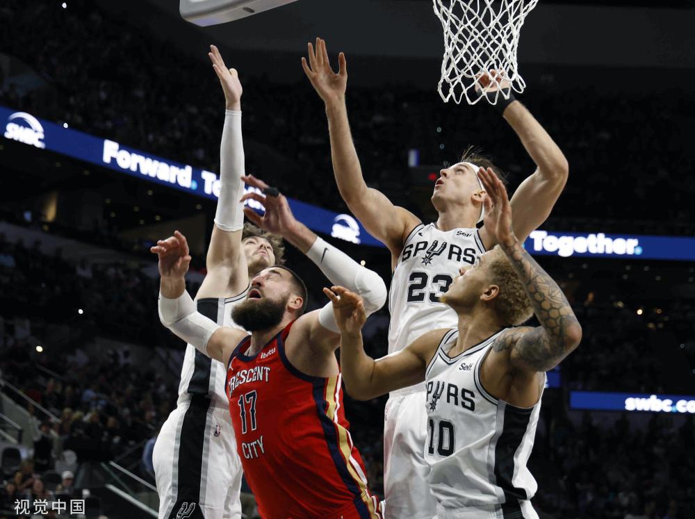 保持沉着的 保持沉着的